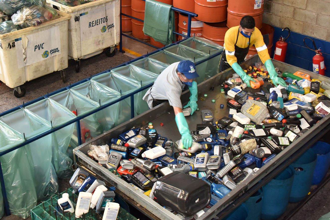 O Instituto Jogue Limpo destina todas as embalagens plásticas de óleo  lubrificante usadas que recebe de modo ambientalmente correto, com  prioridade para, By Instituto Jogue Limpo